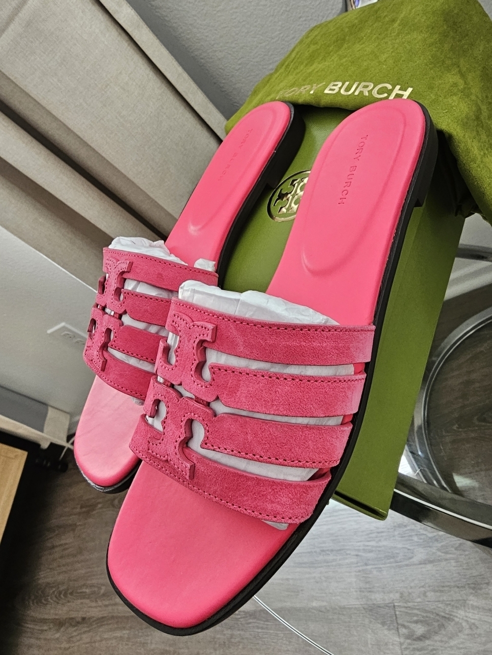 Tory Burch Ines Slide Fuschia Pink. - Picture 4 of 8